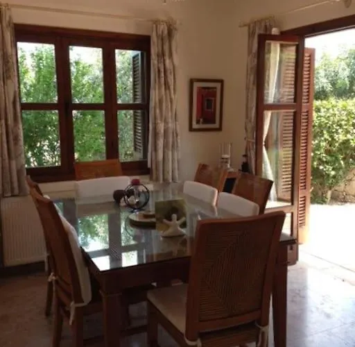 Cyprus Harbour View Вилла Кирения